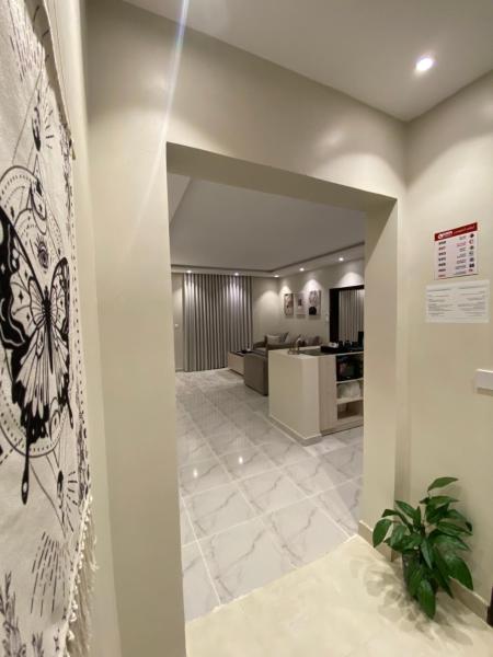 Room and Lounge with Self Entry - imej 14