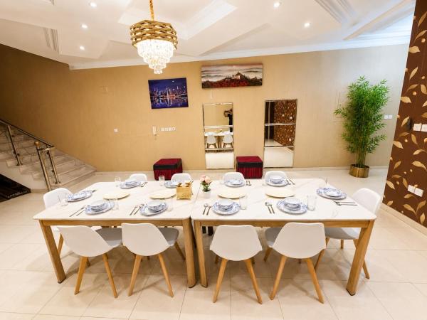 Larg Family Villa 7 Bedrooms Sleeps 16 close to Masjid - görsel 4