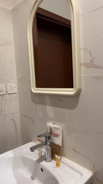Al Madinah Al Munawwarah Furnished Room - image 5