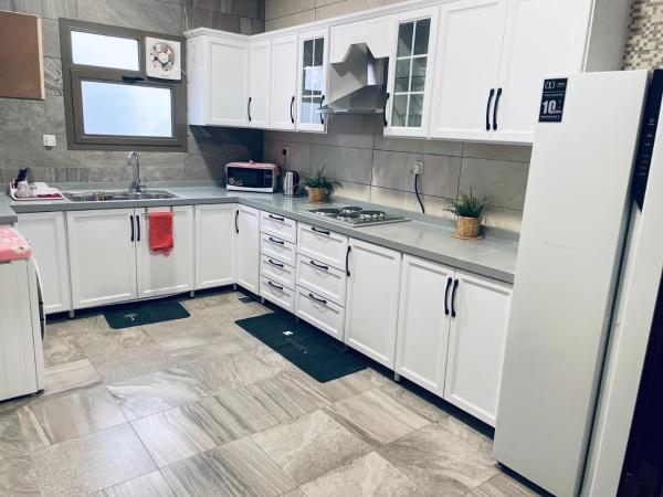 Menzal-M12-211 Two-Bedroom Apartment and Living Room - imagen 7