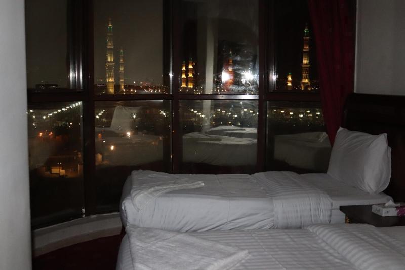 حرم کے منظر کے ساتھ ڈیلکس ڈبل کمرہ تصویر 3