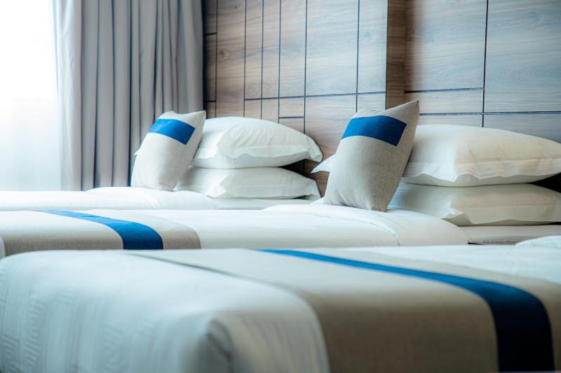Deluxe Quadruple Room image 3