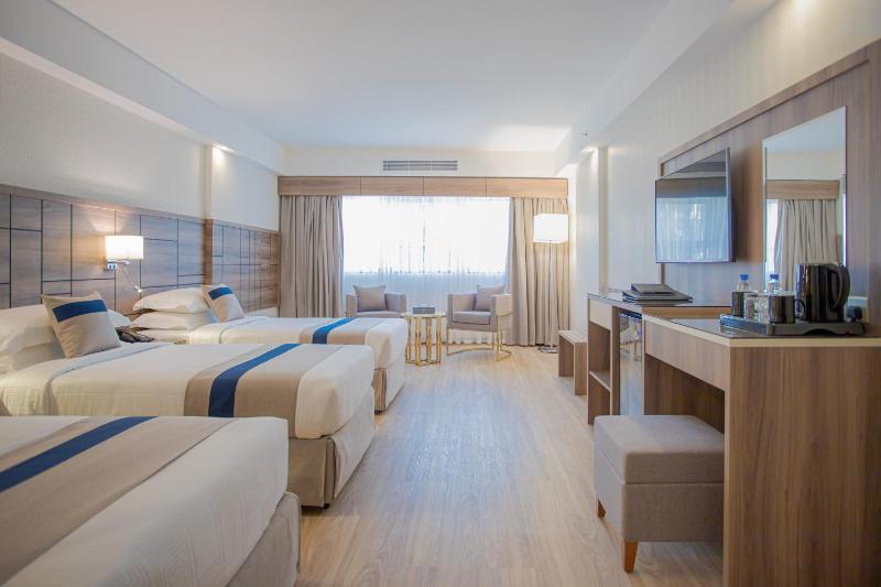 Superior Triple Room image 2