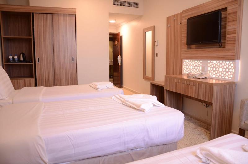 Basic Triple Room image 5