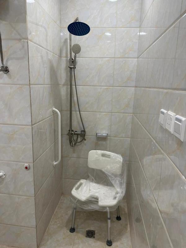 Quarto com cama Queen - Acessível para pessoas com deficiência imej 4
