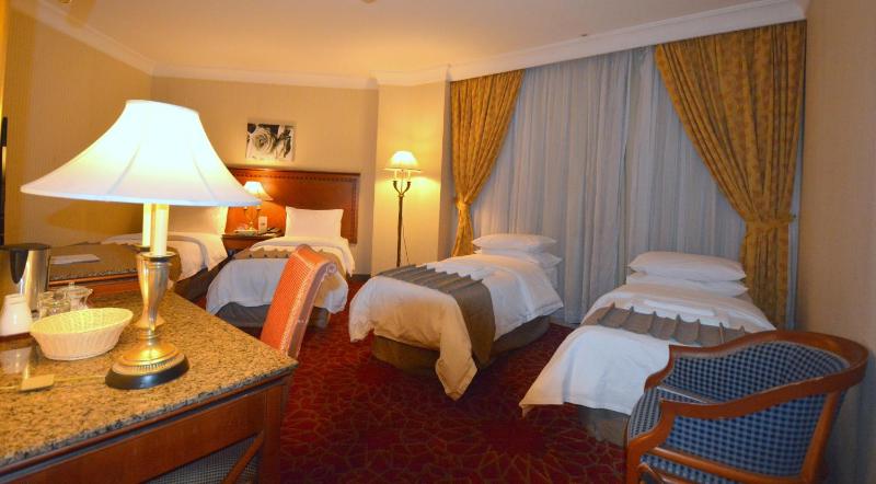 Classic Quadruple Room image 2