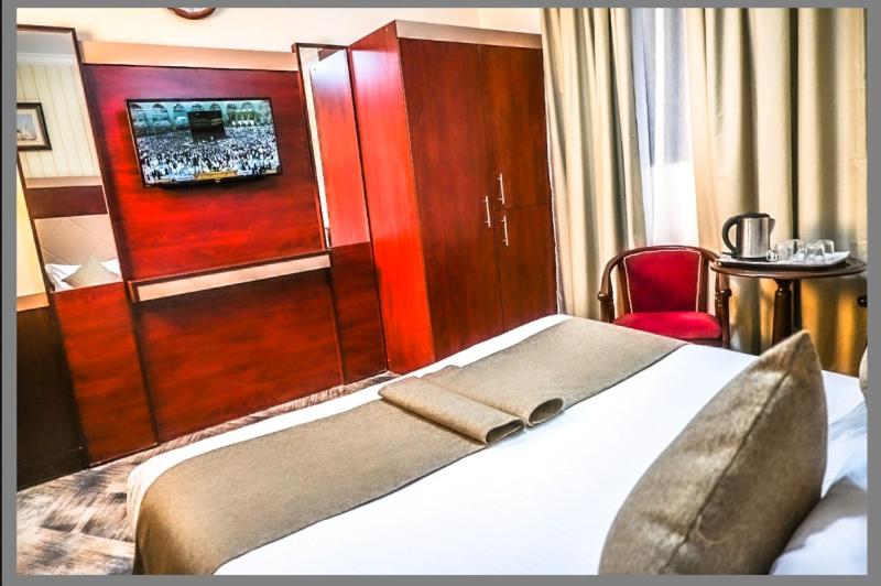 Double Room image 4