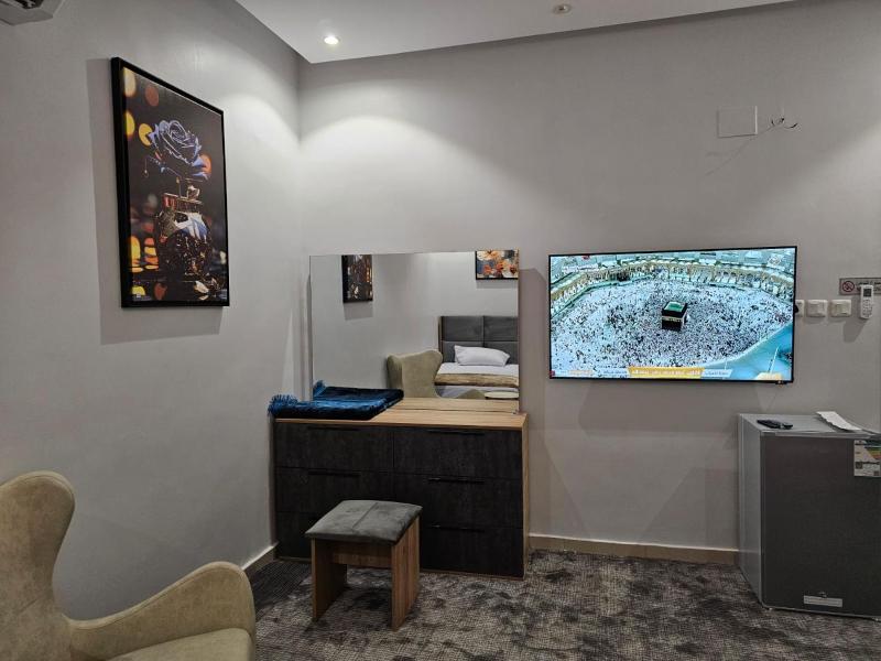 One-Bedroom Apartment image 2