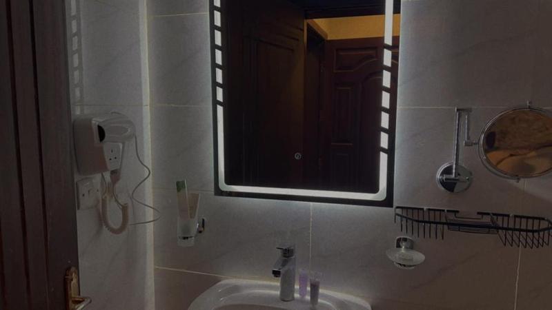 Small Double Room image 4