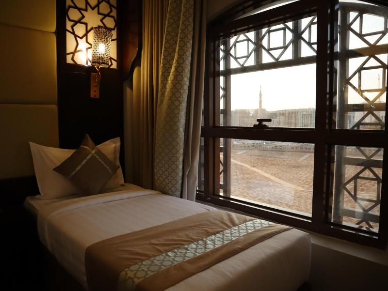 Standard Double Room image 3