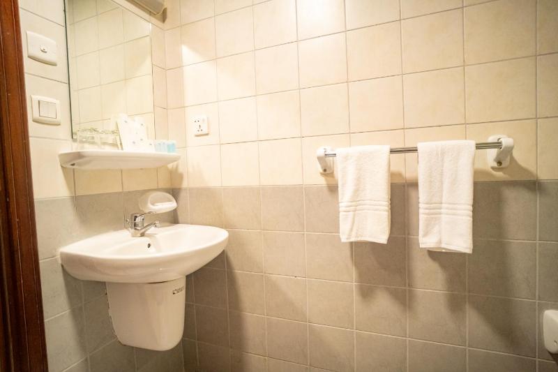 Habitación estándar con 2 camas imagen 5
