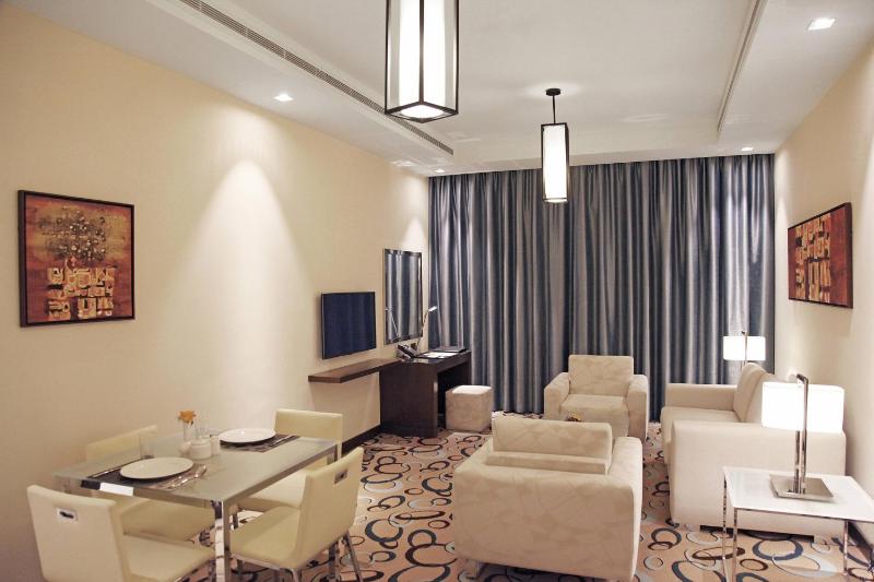 1 Bedroom Apartment, 1 King, Sofa bed, City view image 3