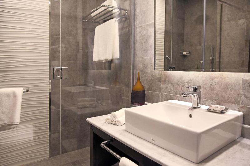 Studio Apartment, 1 King, Sofa bed, Garden view image 2