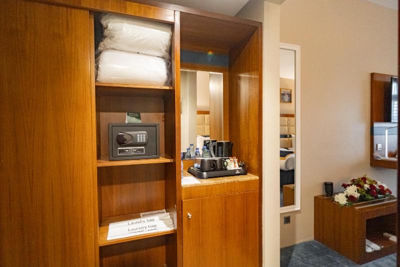 Triple Room image 5