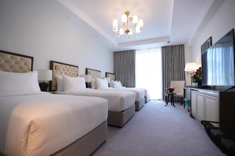 Deluxe Quadruple Room image 2