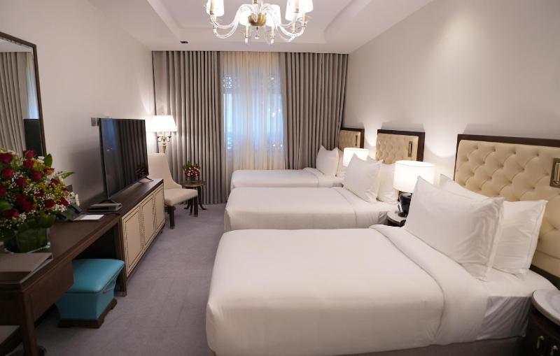 Deluxe Triple Room image 2