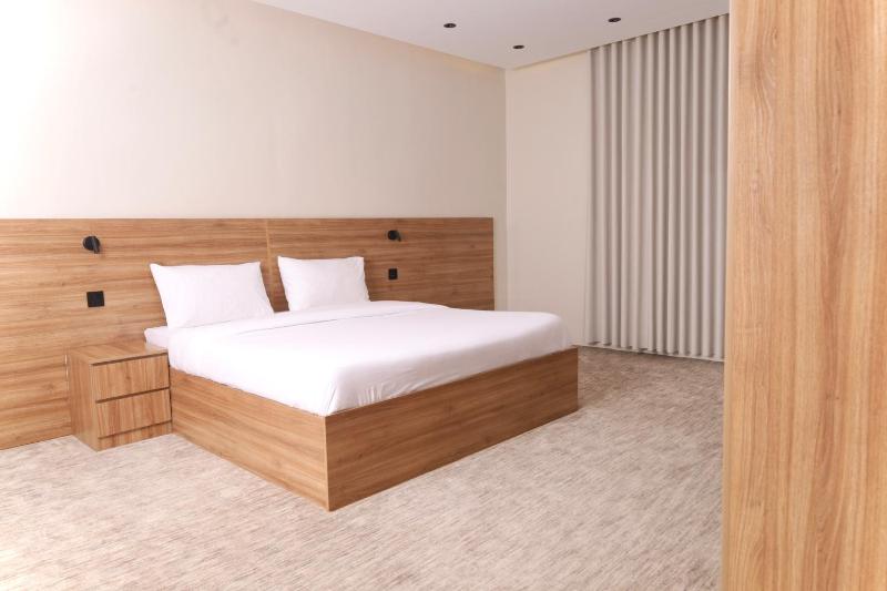 Kamer met kingsize bed afbeelding 1
