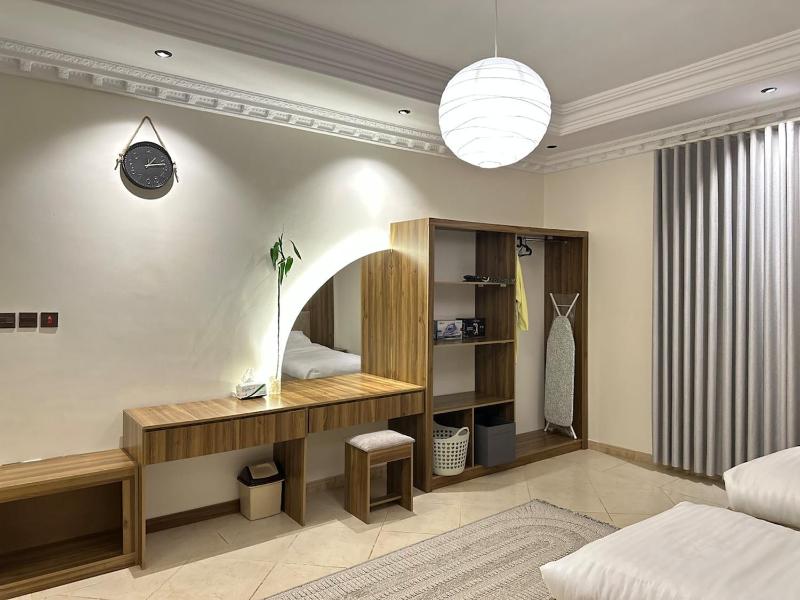 One-Bedroom Apartment image 5