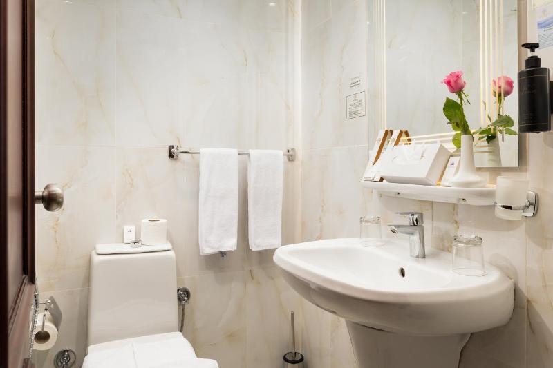 Triple Room with View image 5