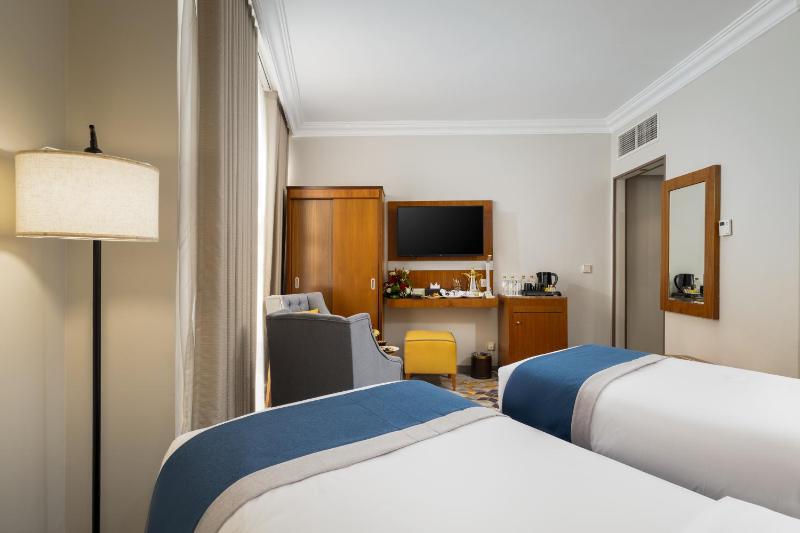 Twin Room with View image 3
