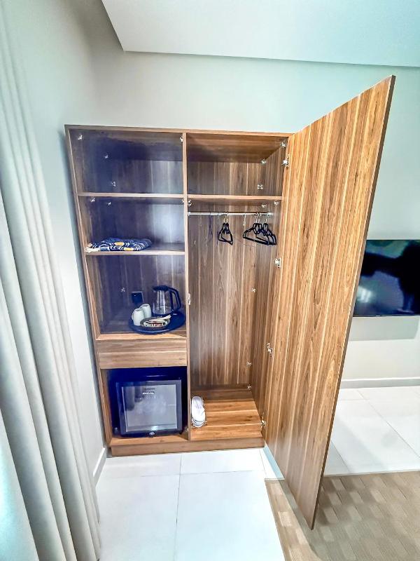 One-Bedroom Apartment image 5