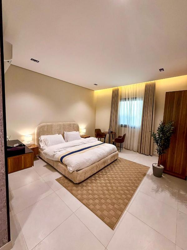 One-Bedroom Apartment image 4