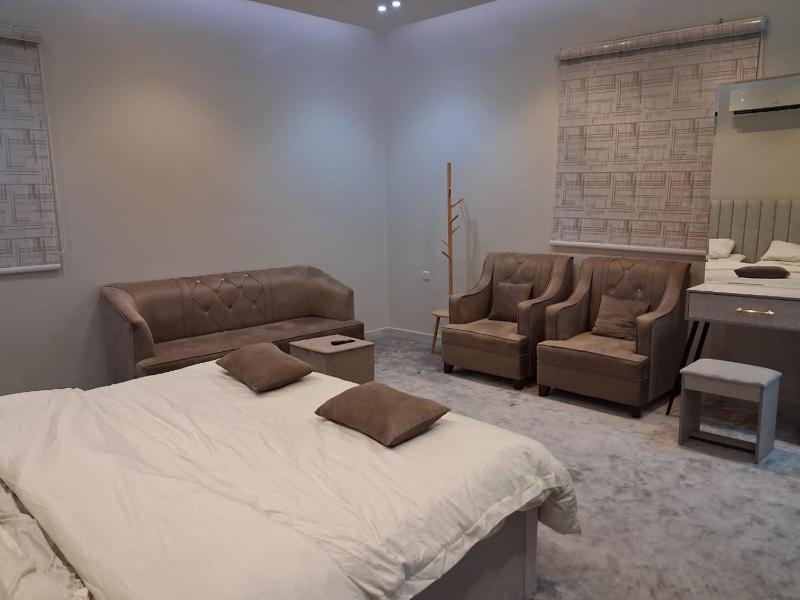 One-Bedroom Apartment image 2