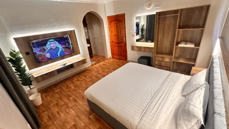 Apartamento de tres dormitorios con balcón