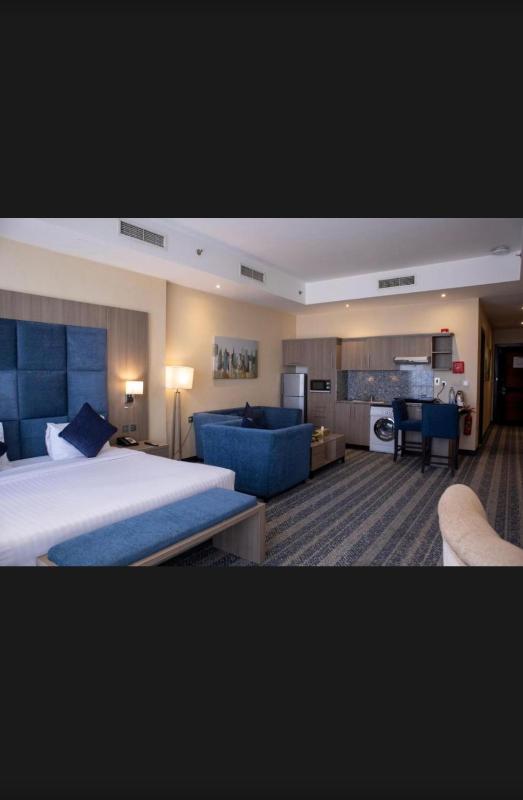 Deluxe King Suite image 5