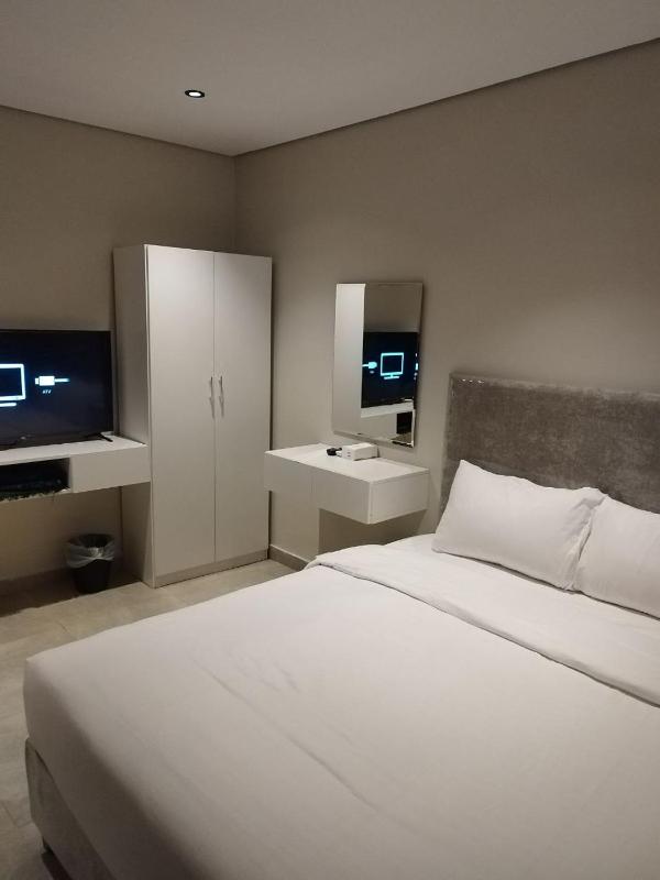 One-Bedroom Apartment image 3
