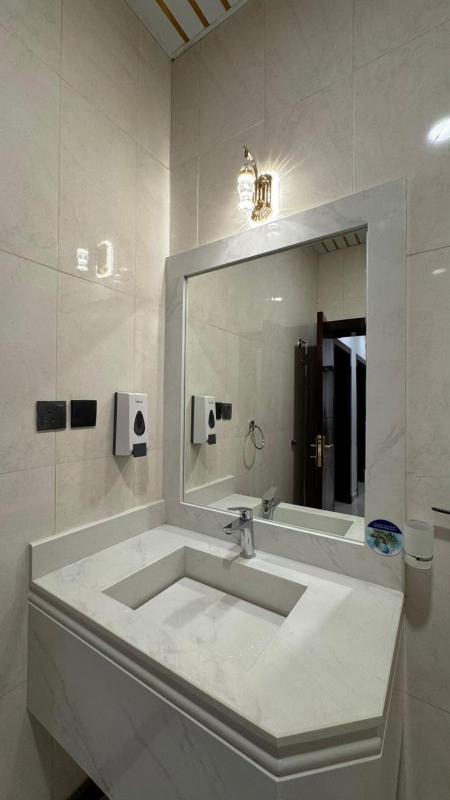 Two-Bedroom Deluxe Apartment image 5