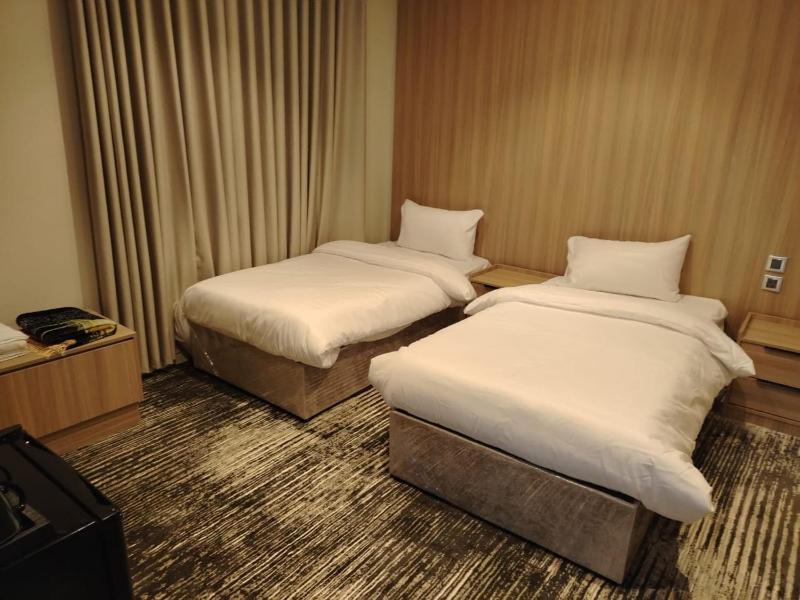 Kamer met kingsize bed
