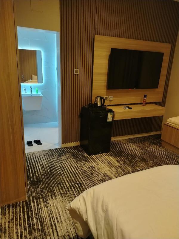 Kamer met kingsize bed afbeelding 3