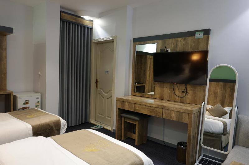 tweepersoonskamer met 2 aparte bedden en badkamer afbeelding 3