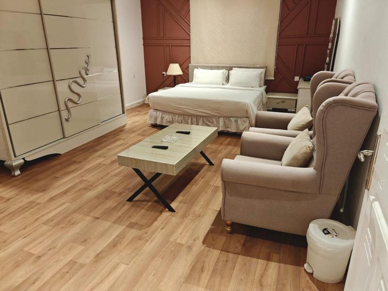 One-Bedroom Apartment image 4