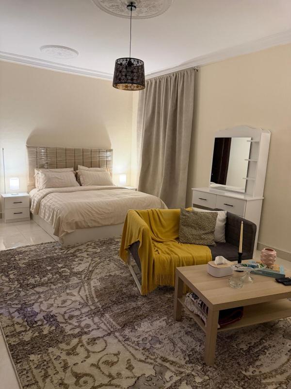 One-Bedroom Apartment image 5