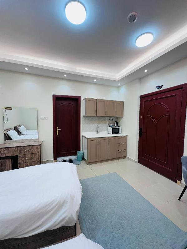 Twin Room with Private Bathroom image 4