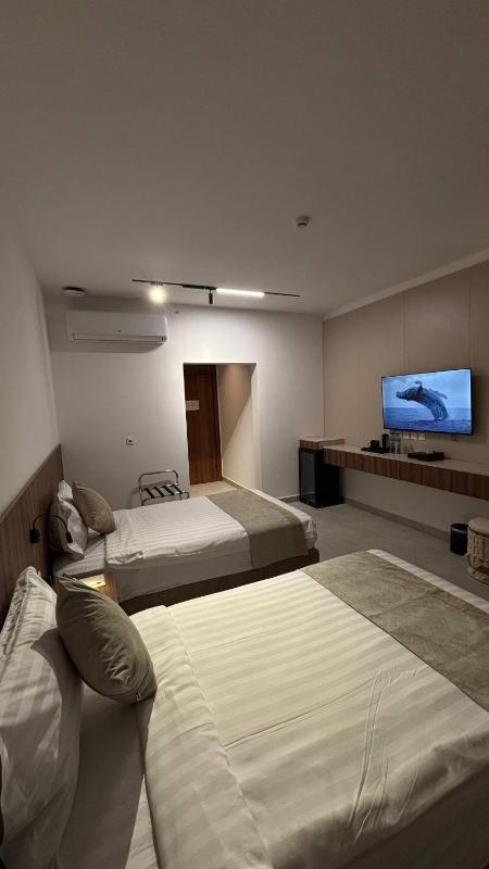 Twin Room image 4