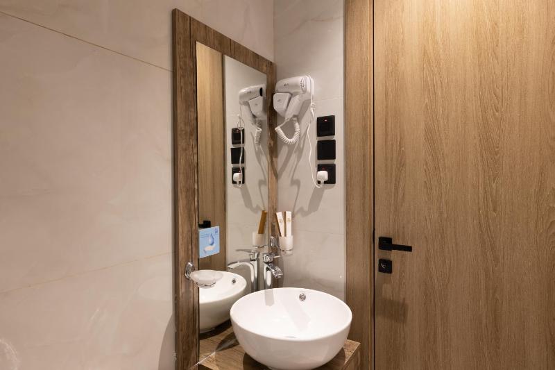 Double Room image 5