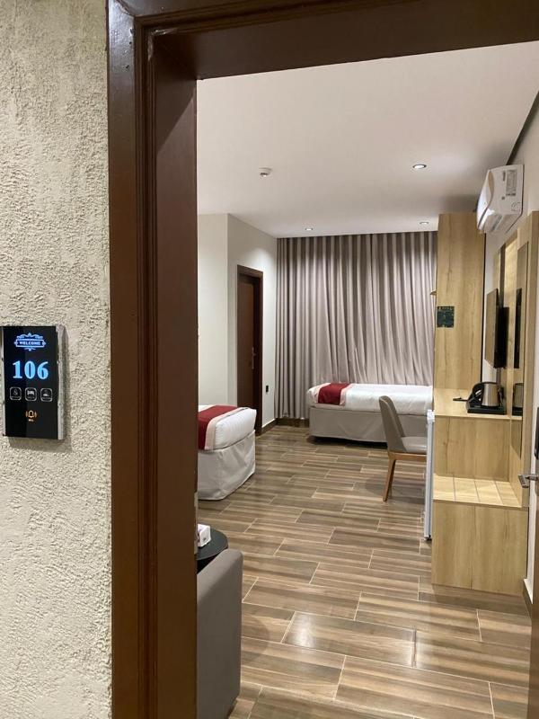 Quadruple Room image 4