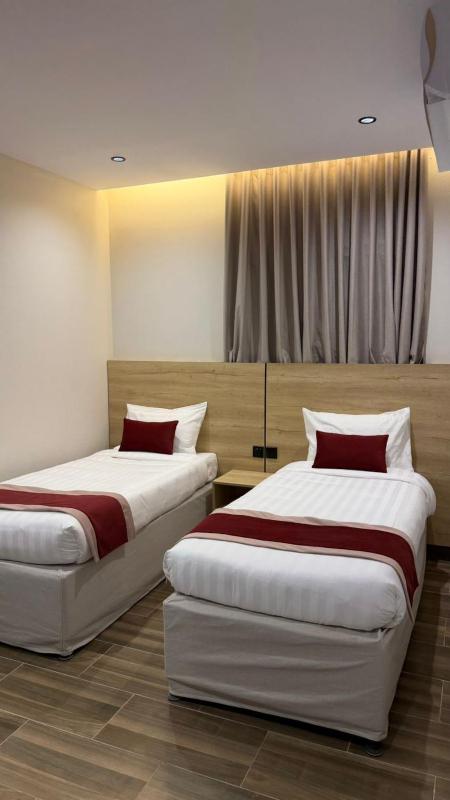 Twin Room image 2