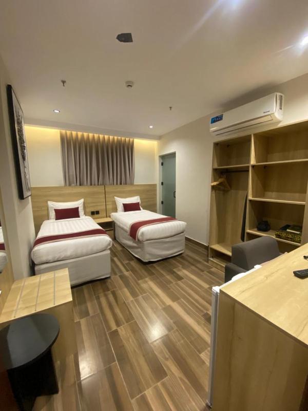 Twin Room image 3