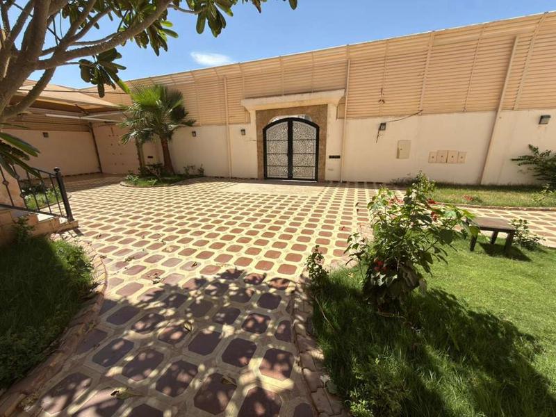 Deluxe Villa image 3