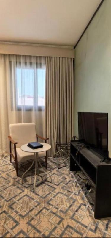 Deluxe One-Bedroom Apartment image 3