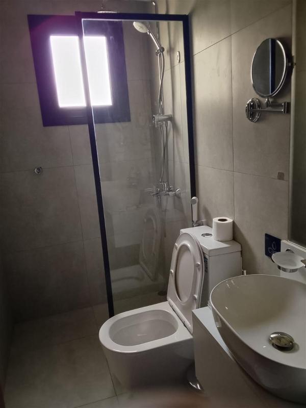 Twin Room image 5