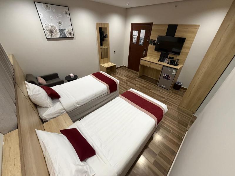 Large Twin Room image 4