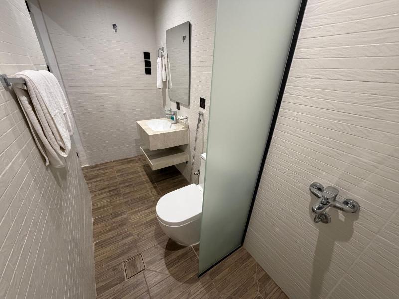 Large Twin Room image 3