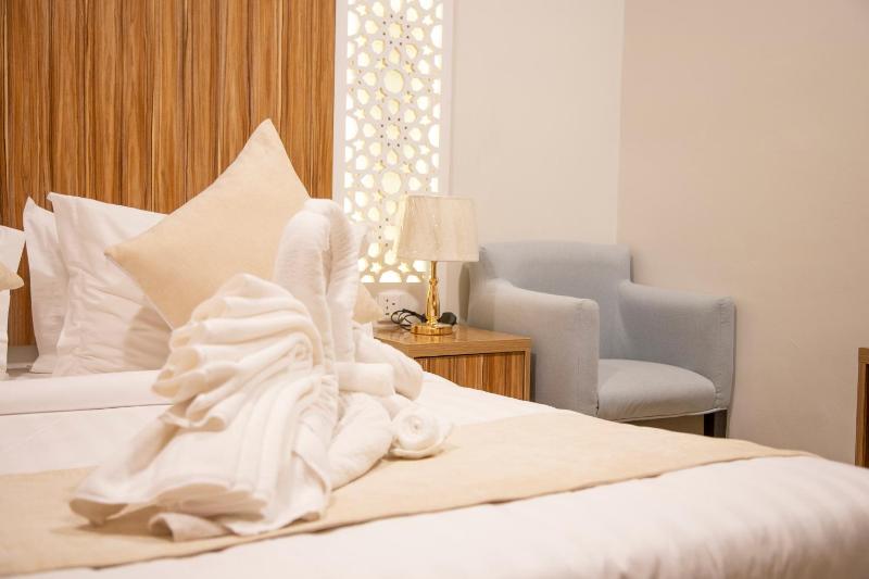 Twin Room image 4