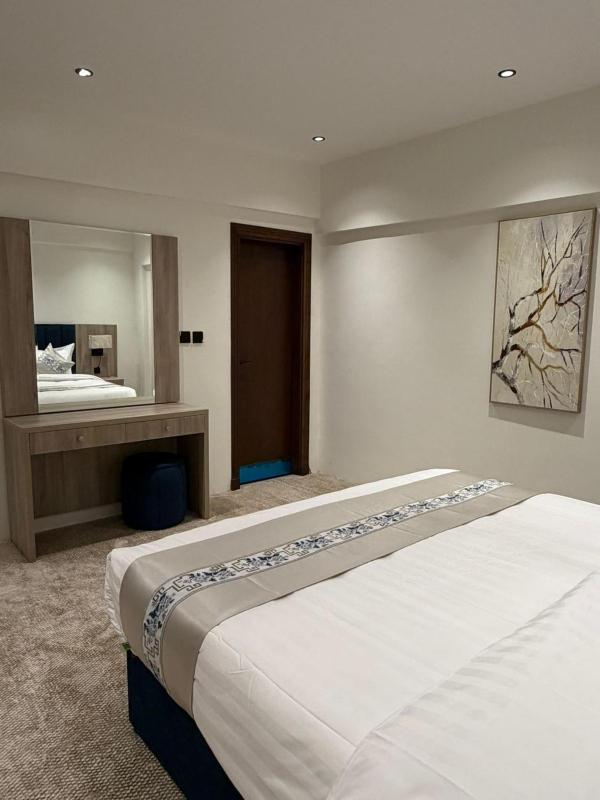 Suite Apartment image 4