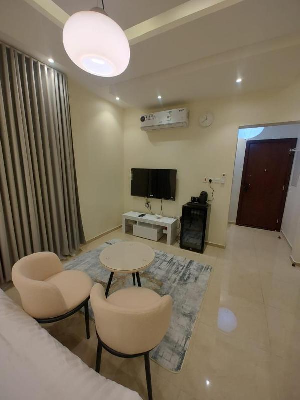 One-Bedroom Apartment image 3
